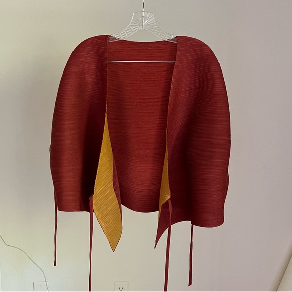 Elegant Red and Yellow Plisse pleats Wrap Cardigan - Picture 7 of 10